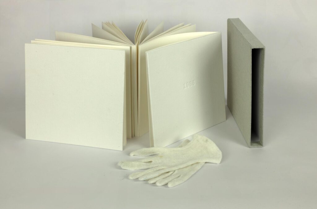 Obrázek díla 1986. Rodinný památník Pasauerův. Litochovice č. 19 od Jitka Petrášová